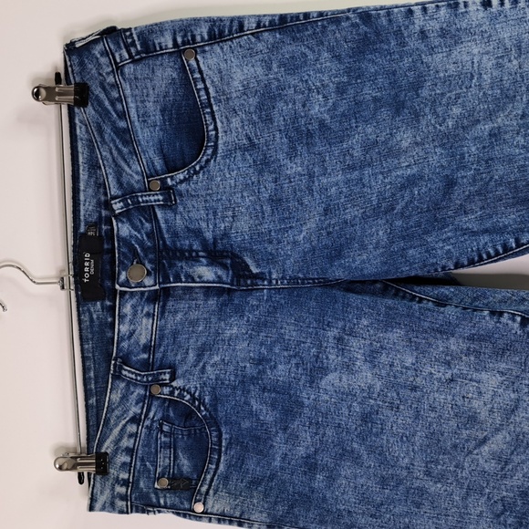 torrid Pants - Torrid Denim Stonewashed Stretchy Jean Capri Size 14R